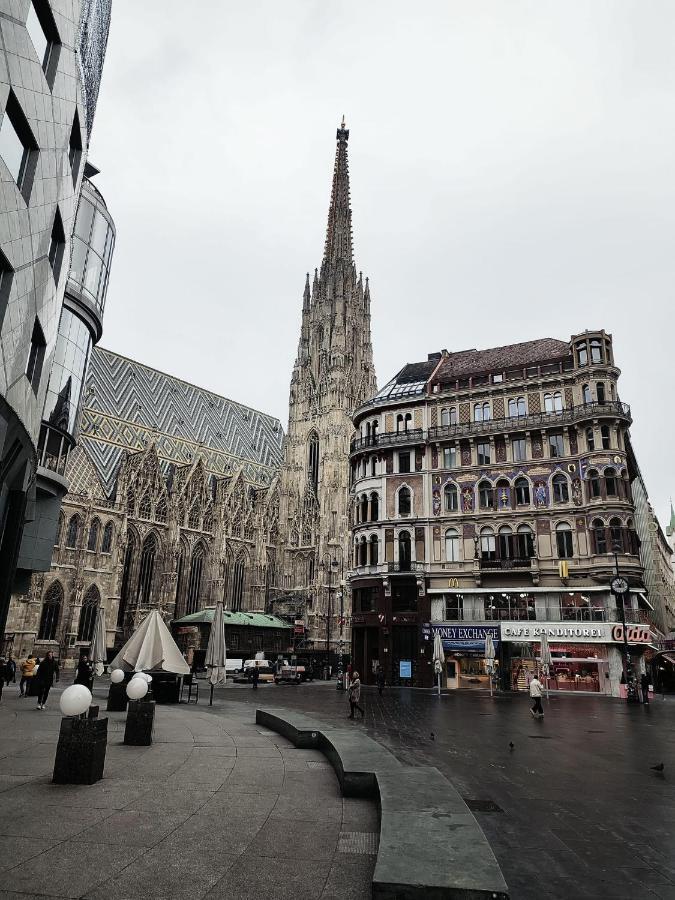 Center ! 2 Stops From The City Center! Wien Exterior foto